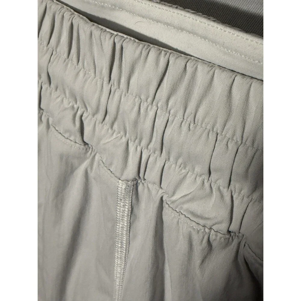 Lululemon Hotty Hot Short II Long 4 White Barely Beige Size 6 Lined Running